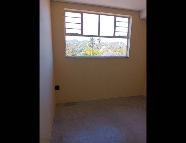 BUSINESS PROPERTY TO RENT IN LYNNWOOD MANOR